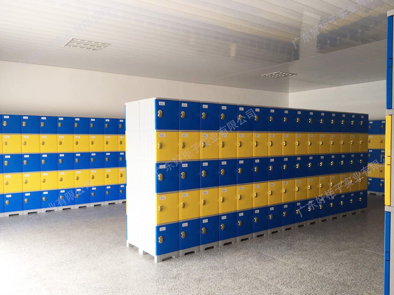 武鋼體育中心水上樂(lè)園防水塑料柜